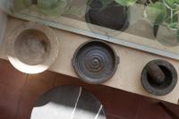 Un mostrador con un lavabo y una ventana en Khan Ein Karem Boutique Hotel, en Jerusalén