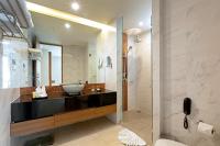 Koupelna v ubytování Splash Beach Resort, Maikhao Phuket - SHA Extra Plus