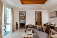 Posezení v ubytování Splash Beach Resort, Maikhao Phuket - SHA Extra Plus