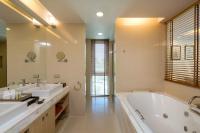 Koupelna v ubytování Splash Beach Resort, Maikhao Phuket - SHA Extra Plus