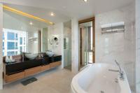 Koupelna v ubytování Splash Beach Resort, Maikhao Phuket - SHA Extra Plus