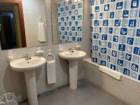 A bathroom at Hotel Cogullada