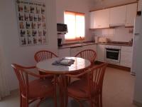 A kitchen or kitchenette at Green I