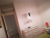 A bathroom at Green I