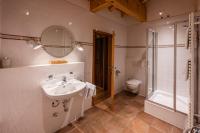 Koupelna v ubytování Landhaus Eggensberger
