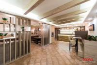 un restaurante con bar y comedor en Gostilna s prenočišči Pri Janezu, en Zgornja Ložnica