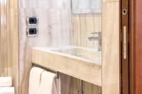 A bathroom at Hotel Leonardo