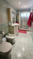 A bathroom at Casa Porto, con Garaje