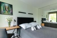 Łóżko lub łóżka w pokoju w obiekcie RS SUITES PRESTIGE Racławickie 10 "best view" HOME & SPA