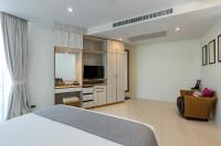 TV a/nebo společenská místnost v ubytování Splash Beach Resort, Maikhao Phuket - SHA Extra Plus