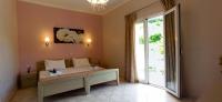 Postel nebo postele na pokoji v ubytování Villa Perkemes Apartments Parga