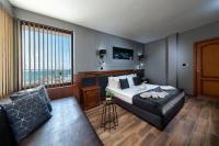 A television and/or entertainment centre at Petrov Family Hotel