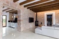 TV a/nebo společenská místnost v ubytování YourHouse Sa Riba Villa