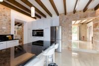 Kuchyň nebo kuchyňský kout v ubytování YourHouse Sa Riba Villa