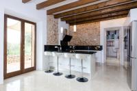 Kuchyň nebo kuchyňský kout v ubytování YourHouse Sa Riba Villa