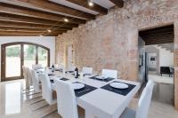Kuchyň nebo kuchyňský kout v ubytování YourHouse Sa Riba Villa