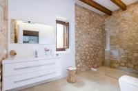 Koupelna v ubytování YourHouse Sa Riba Villa