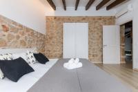Postel nebo postele na pokoji v ubytování YourHouse Sa Riba Villa
