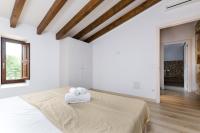 Postel nebo postele na pokoji v ubytování YourHouse Sa Riba Villa