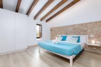 Postel nebo postele na pokoji v ubytování YourHouse Sa Riba Villa