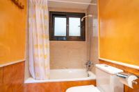 A bathroom at HomeHolidaysRentals Adara