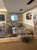 En restaurant eller et andet spisested på Zur neuen Post Landgasthof