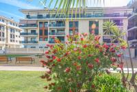 A garden outside HomeHolidaysRentals Adara