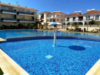 Bazén v ubytování Domino Blue Apartment nebo v jeho okolí