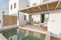 Bazén v ubytovaní Paros Cape Suites alebo v jeho blízkosti