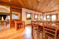 Reštaurácia alebo iné gastronomické zariadenie v ubytovaní Agriturismo Chalet Casa Al Campo