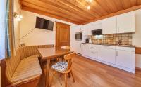 Kuchnia lub aneks kuchenny w obiekcie Appartements Taxach