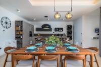 Posedenie v ubytovaní Luxury VILLA CECILIA with 4 en-suite bedrooms located 250m from the beach in Podstrana, max 8 people