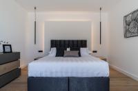 Posteľ alebo postele v izbe v ubytovaní Luxury VILLA CECILIA with 4 en-suite bedrooms located 250m from the beach in Podstrana, max 8 people