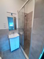 Łazienka w obiekcie Gyopár Gyöngye Apartmanház