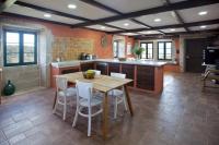 Kuchyň nebo kuchyňský kout v ubytování Casa Vistaboa Ribeira Sacra