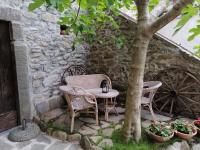 A garden outside B&B Alle Ortensie Blu
