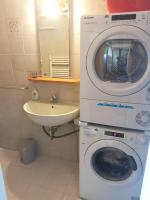 A bathroom at Porta a Mare, free parking