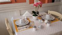 Coffee and tea making facilities at B&B Orchidea