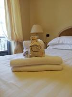 Posteľ alebo postele v izbe v ubytovaní Albergo Castiglione Langhe