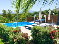 Bazén v ubytování Villa Izabela Apartments with Private Pools nebo v jeho okolí
