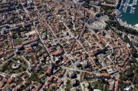 Nespecifikovaný výhled na destinaci Pula nebo výhled na město při pohledu z apartmánu