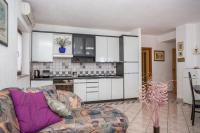 Kuchnia lub aneks kuchenny w obiekcie Apartment in Njivice with Seaview, Balcony, Air condition, WIFI (4687-2)