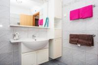 Łazienka w obiekcie Apartment in Njivice with Seaview, Balcony, Air condition, WIFI (4687-2)