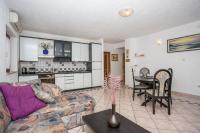 Kuchnia lub aneks kuchenny w obiekcie Apartment in Njivice with Seaview, Balcony, Air condition, WIFI (4687-2)
