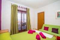 Łóżko lub łóżka w pokoju w obiekcie Apartment in Njivice with Seaview, Balcony, Air condition, WIFI (4687-2)