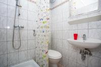 Łazienka w obiekcie Apartment in Njivice with Seaview, Balcony, Air condition, WIFI (4687-2)