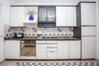 Kuchnia lub aneks kuchenny w obiekcie Apartment in Njivice with Seaview, Balcony, Air condition, WIFI (4687-2)