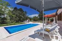 Bazén v ubytování Holiday home in Labin/Istrien 8880 nebo v jeho okolí