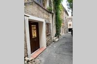 a building with a door on the side of a street at Studio Cité historique in Vence