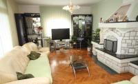 Telewizja i/lub zestaw kina domowego w obiekcie Apartment in Kali with sea view, terrace, air conditioning, WiFi (4230-3)